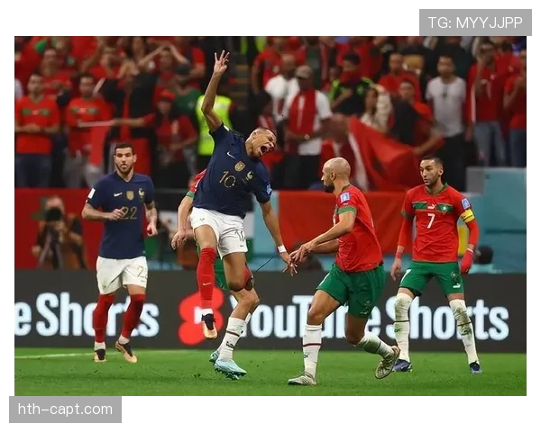 加拉塔萨雷革新防守体系，钢铁防线成争冠关键