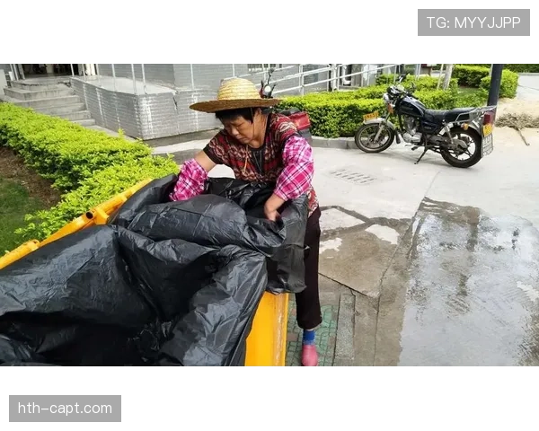 卡瓦尼家楼下车库停三辆跑车，搬垃圾的阿姨当场懵了