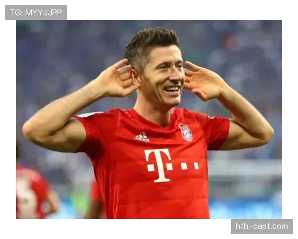 莱万多夫斯基超市推车里那个名牌包，比我一个月房租还贵